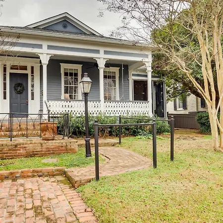 Comfy Central Natchez Hideaway Walk To Dtwn!